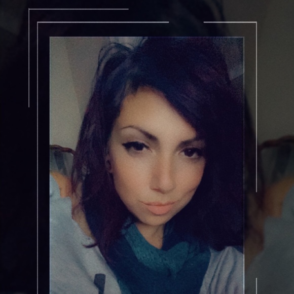 Meet your Posher, Dee - Picture 1 of 1